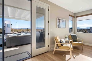 Interior - Ohana Hive: Desert Color Lagoon + Beaches (St George)