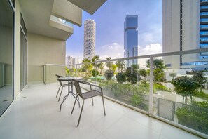 Outdoor dining - Luxury 2BR Duplex at Hameni Tower JVC by Deluxe Holiday Homes (Dubai)