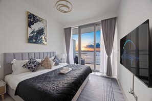 Signature Apartment, 2 Bedrooms, Balcony, Sea View | Egyptian cotton sheets, premium bedding, memory foam beds, in-room safe - YOUR STAY Apartments Luxury Beachfront Living  (Dubai)