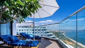 Family Penthouse, 2 Bedrooms, Ocean View | Premium bedding, minibar (some free items), in-room safe