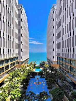 3 kolam renang outdoor