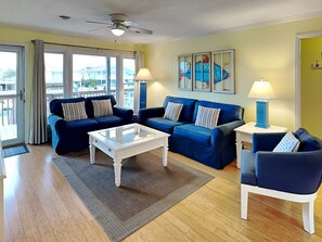 Smart-TV, DVD-Player, Tischtennisplatte