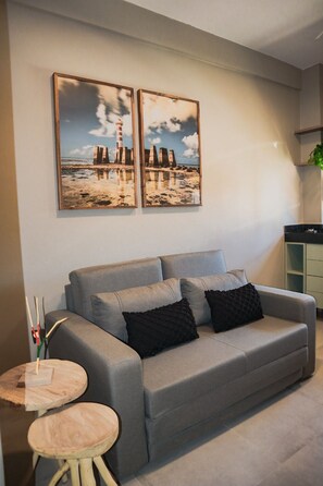 42-tums platt-tv med kabelkanaler