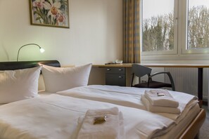 Individuell dekoriert, individuell eingerichtet, Schreibtisch