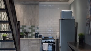Deluxe Apartment | Private kitchen - Falcons Rest  (Pretoria)