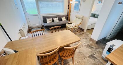 2 Bedroom Chalet SB109, Sandown Bay, Isle of Wight, Free Wifi