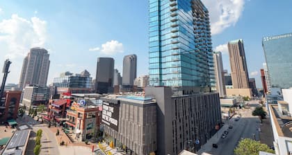 Ballpark Luxury Loft Steps from Arch