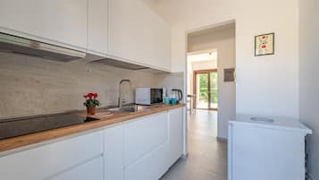 Refrigerador, horno, lavavajillas, cafetera/tetera