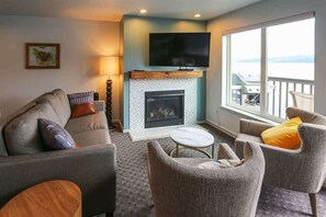 Fernseher, Kamin, Tischfußball