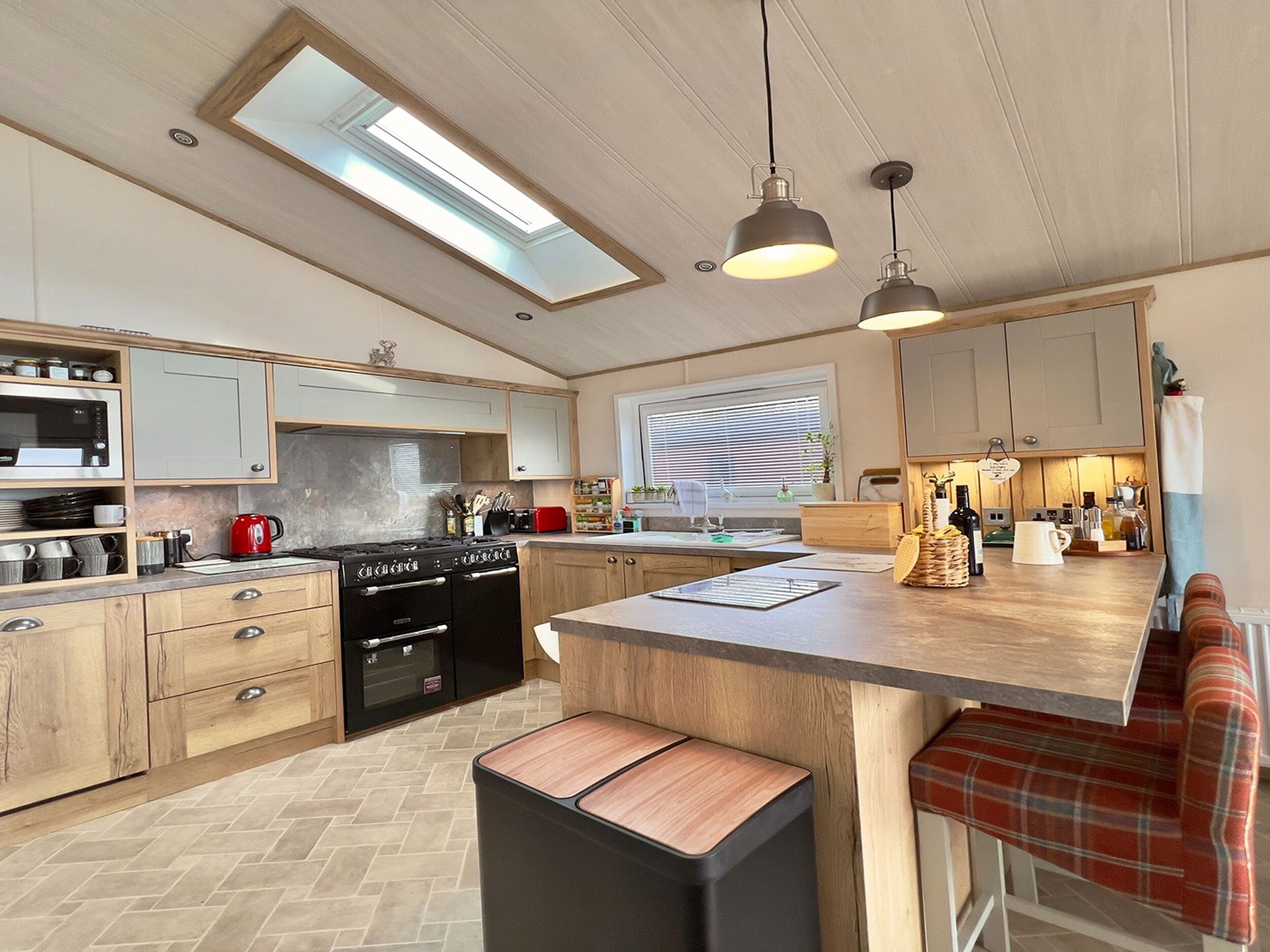 Cottage | Private kitchen | Fridge, dishwasher, electric kettle, toaster