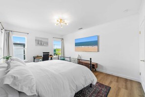 4 Schlafzimmer, Schreibtisch, Bügeleisen/Bügelbrett, Reisekinderbett