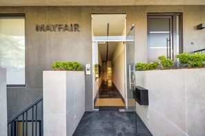 Interior entrance - Mayfair by Premier Suites MT (Swieqi)