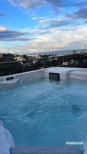 Cobertura premium, banheira de imersão, vista para o mar | Terraço/pátio