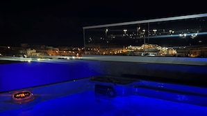 Loftsleilighet – panorama, spabadekar, sjøutsikt | Terrasse/patio