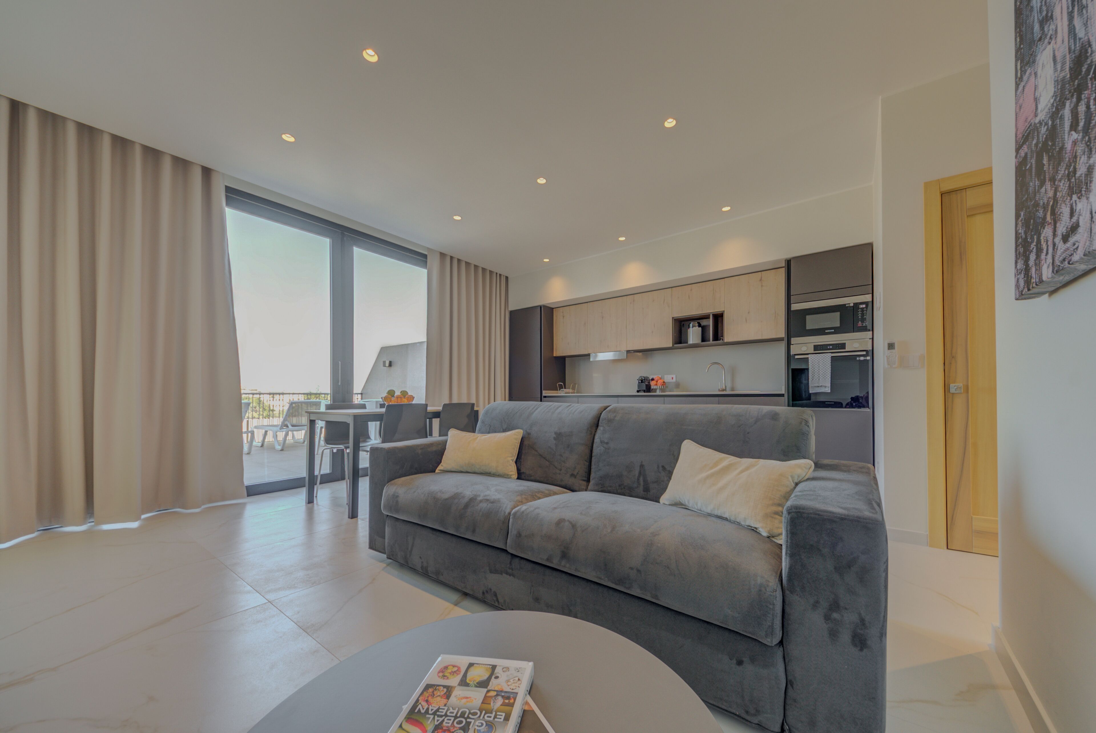 Premium-Penthouse, Whirlpool, Meerblick | Wohnbereich