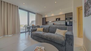 Loftsleilighet – premium, spabadekar, sjøutsikt | Oppholdsområde