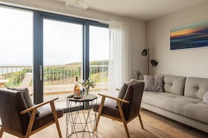 TV - Apartment 3, Ayrmer Cove - an apartment that sleeps 4 guests in 2 bedrooms (Hope Cove)
