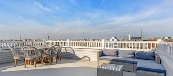 Luxury Beach House in Seaside! Now Available!