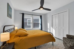 Bureau, fer et planche à repasser, Wi-Fi, draps fournis