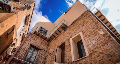 Casa Lerux, Ihr kleines Ferienhaus im Herzen der Stadt mit Küche und Bad