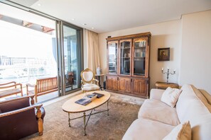 Apartment, 2 Bedrooms, Balcony, Ocean View | Living room