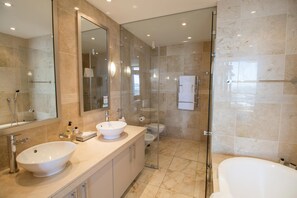 Apartment, 2 Bedrooms, Balcony, Ocean View | Bathroom - Waterfront Marina 2 Bedroom Yacht View (Cape Town)