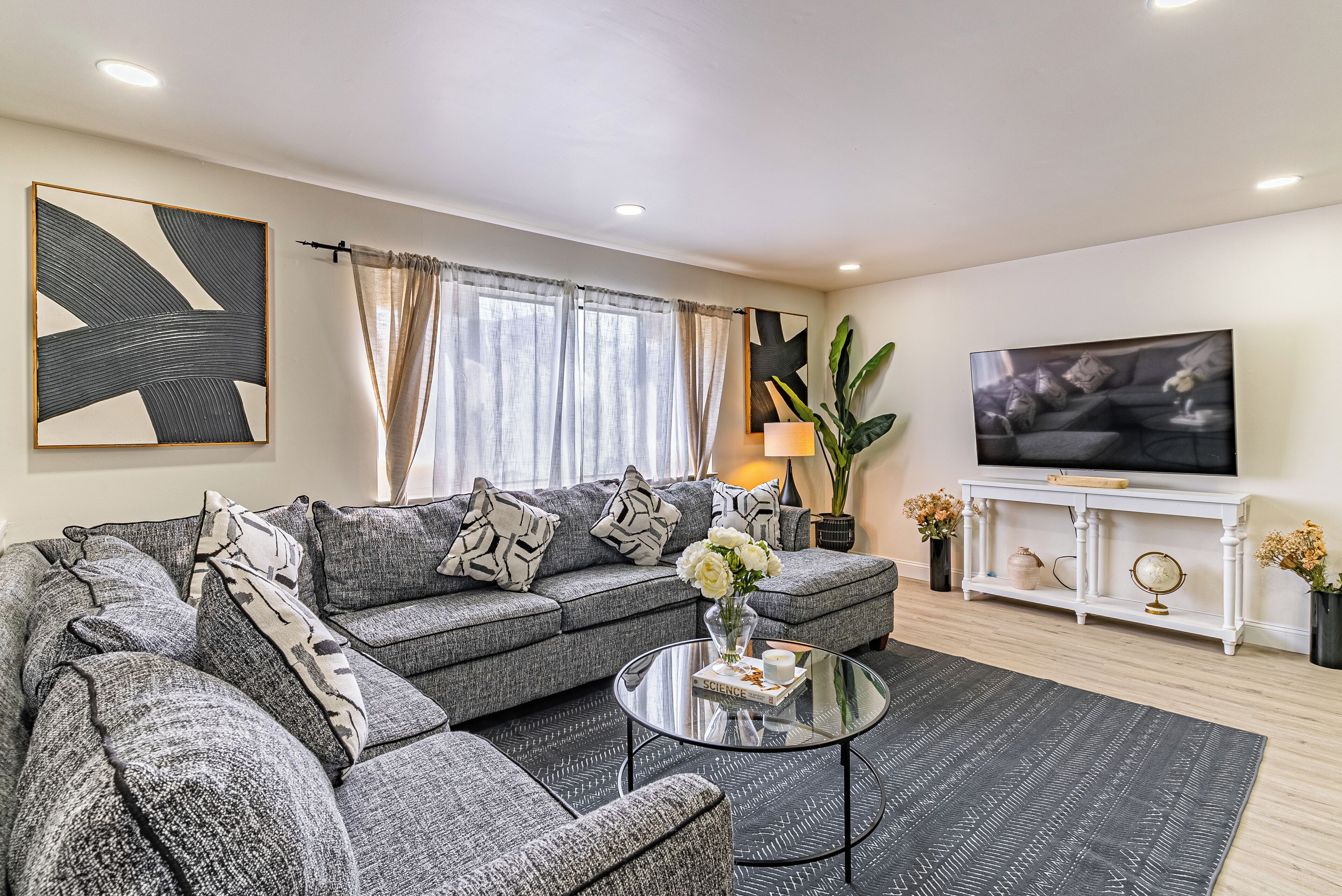 Spacious/Oversized 5 bed and 3bed home 