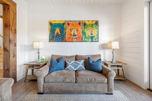 Téléviseur connecté, foyer, jeux vidéo, table de baby-foot