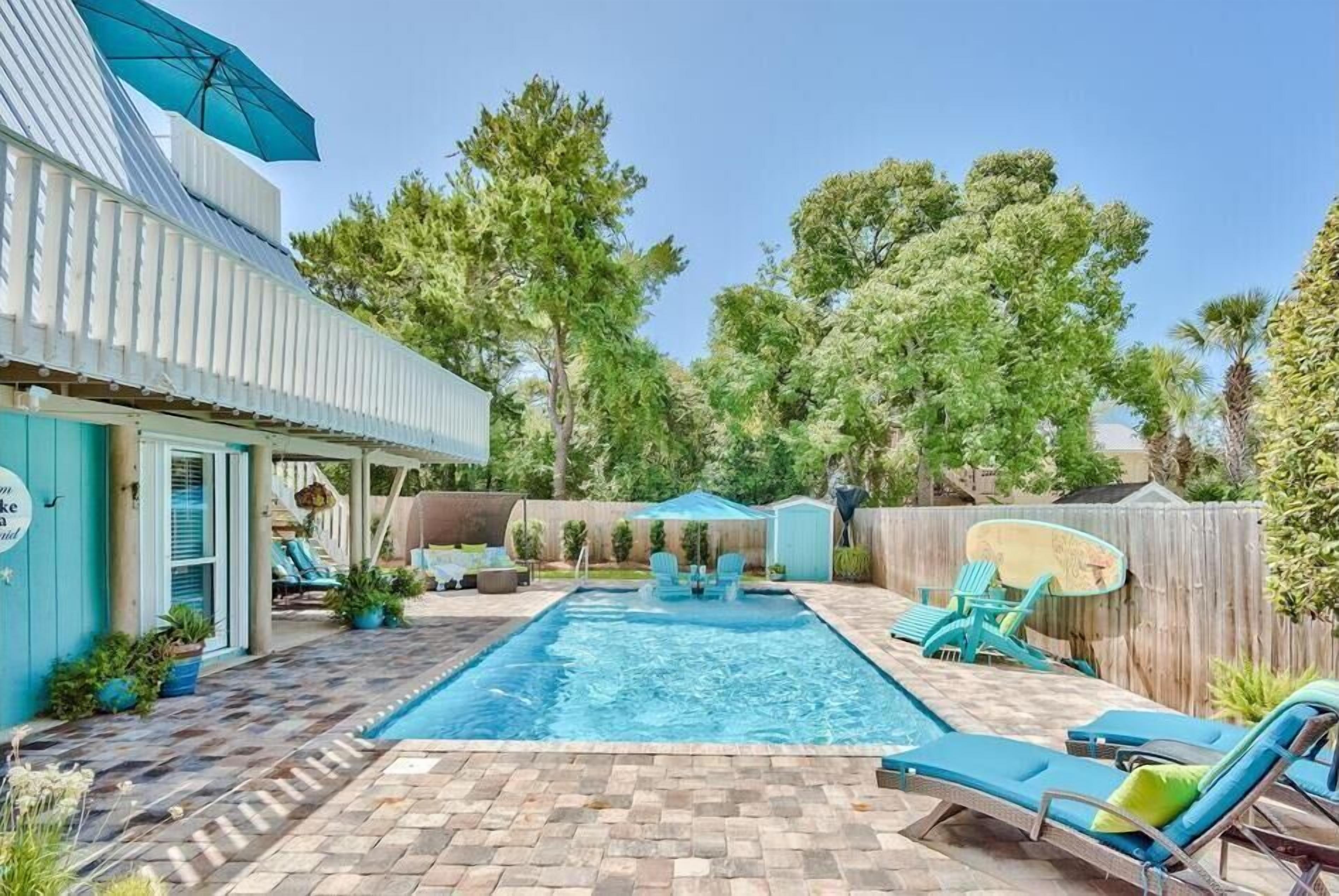 Large Private Heated Pool - Pet Friendly - Close to the Beach