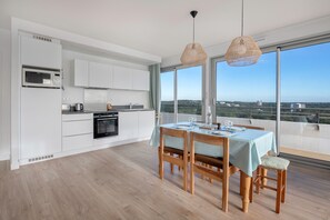 Fridge, microwave, oven, dishwasher - Superb balcony - View of the Bay of La Baule (La Baule-Escoublac)