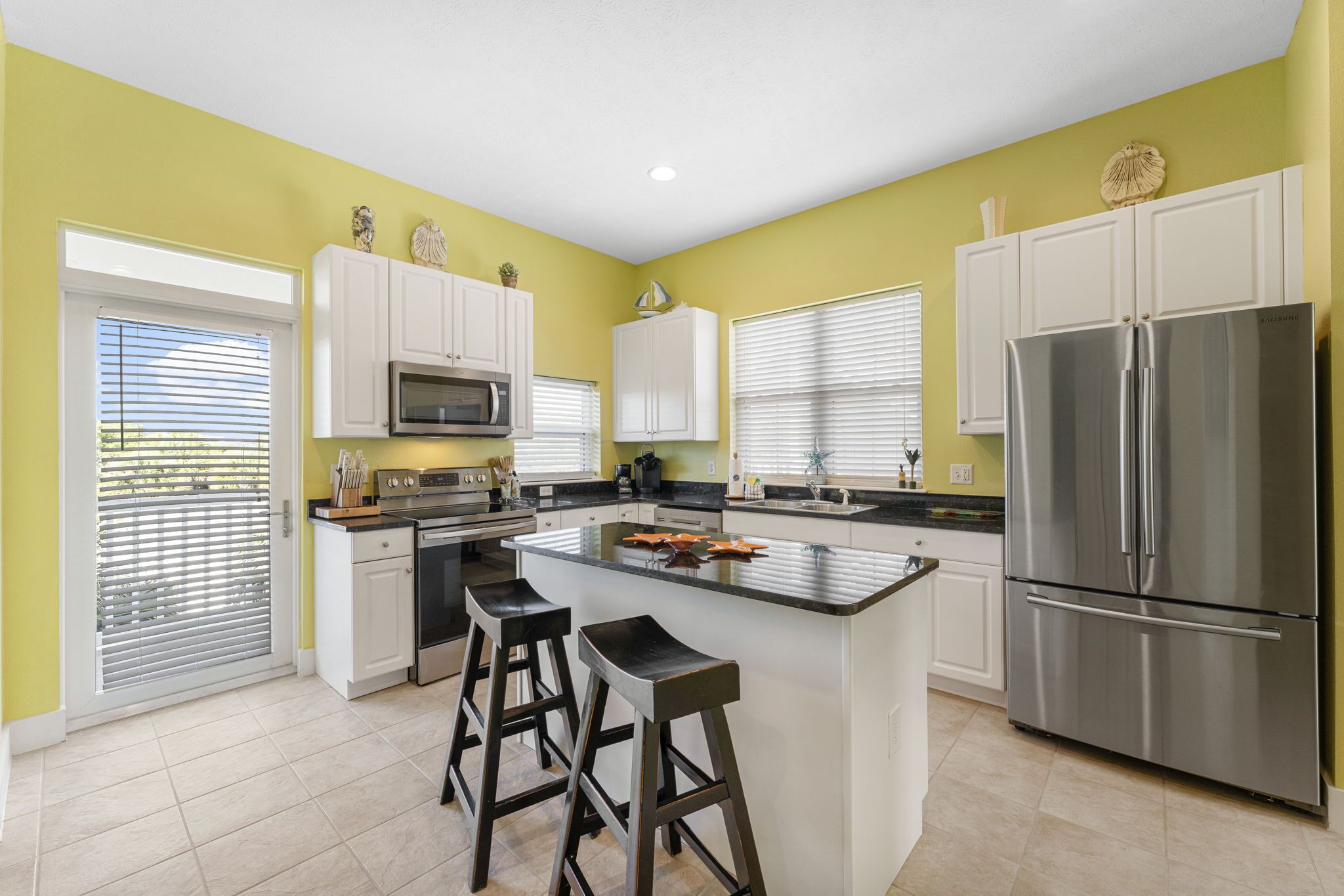 Townhome, Multiple Beds, Patio, Garden View | Private kitchen | Fridge, microwave, oven, stovetop