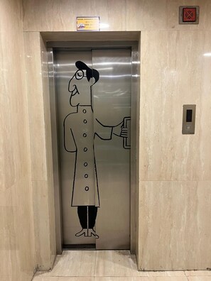 Elevator - Hotel Consulate By BookMeriHotel (Kolkata)