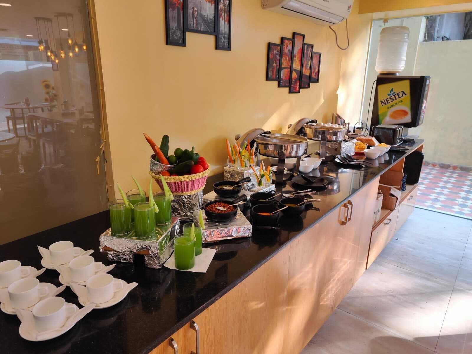 Desayuno a la carta diario (INR 250 por persona)