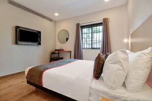 Deluxe Room | Free WiFi, bed sheets - Hotel Consulate By BookMeriHotel (Kolkata)