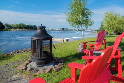 All-season waterfront 4-bedroom in Shediac