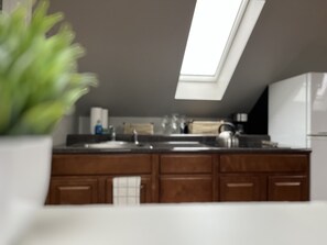 Geladeira, micro-ondas, fogão, cooktop