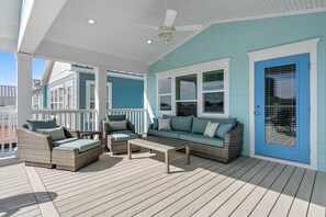 Terrace/patio - Spectacular 3br 4ba w/ Private Pool, 2 Min Walk to Beach - Sleeps 15! (Panama City Beach)