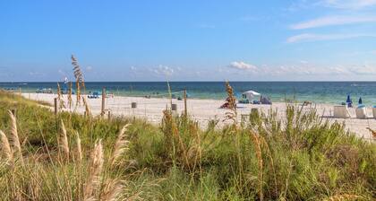 Spectacular 3br 4ba w/ Private Pool, 2 Min Walk to Beach - Sleeps 15!