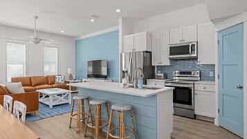 House, Multiple Beds, Pool Access, Partial Ocean View | Private kitchen | Fridge, microwave, oven, stovetop