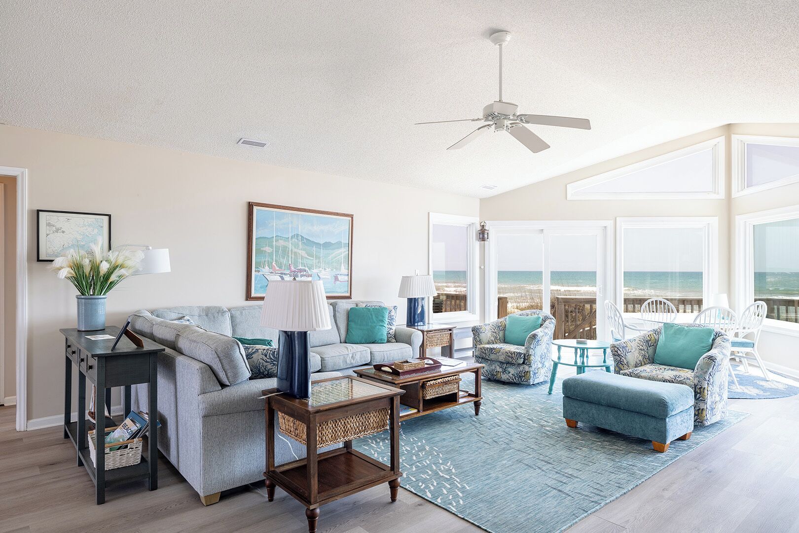 Smart TV, chimenea y reproductor de DVD 