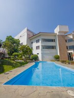 Outdoor pool, pool umbrellas, sun loungers