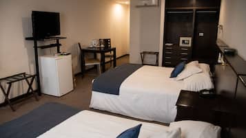 Habitación Deluxe doble | 1 dormitorio, caja fuerte, espacio para trabajar con un portátil
