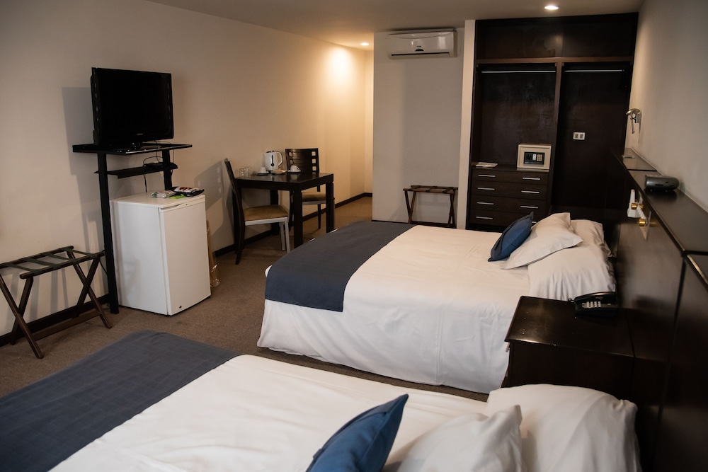 AVANTI HOTEL & CONVENTION CENTER photo 4