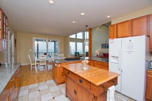 Interior - Witt's Inn, Soundfront House in Emerald Isle, NC! (Emerald Isle)