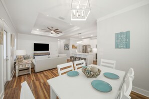 Casa, varias camas, patio, vista al jardín | Restaurantes
