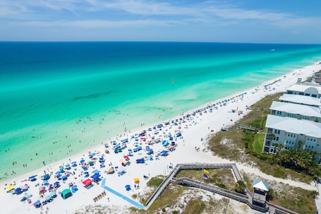 Beach nearby. 30A Gulf Place Studio! 3 Pools, Pickleball & Prvt Beach Spring & Summer Avail
