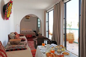 5 bedrooms, iron/ironing board, travel crib, free WiFi