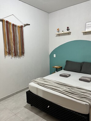 4 habitaciones, tabla de planchar con plancha, wifi y ropa de cama 
