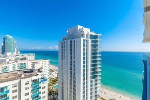 A high-rise hotel with a view of the beach and ocean.