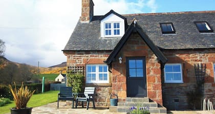 Honeysuckle Cottage - UK7678